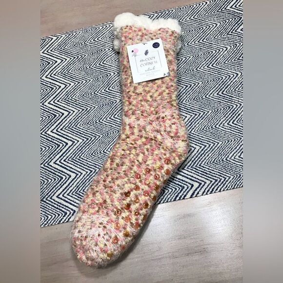 NWT Popcorn Sherpa Chenille Bootie sock - Picture 3 of 7